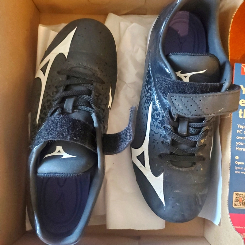 Boys baseball cleats